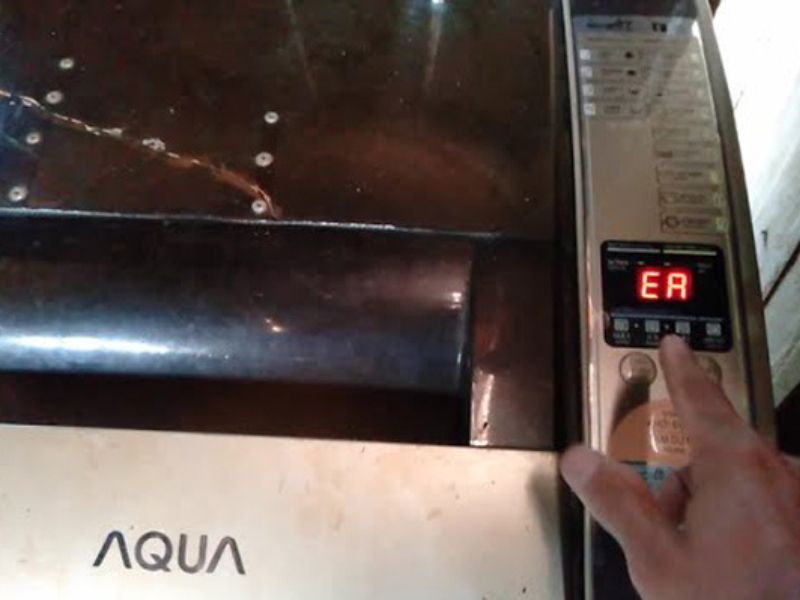 Dấu hiệu nhận biết lỗi EA máy giặt Aqua